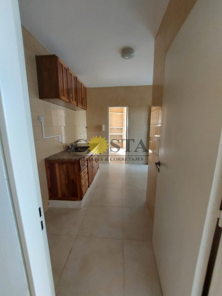 DEPARTAMENTO, DE 2 DORMITORIOS S/COCHERA. MICROCENTRO, S/CALLE BOLIVAR. VENTA. POSADAS, MISIONES.