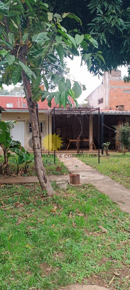 AMPLIA CASA DE 3 DORMITORIOS, EN BARRIO 1° DE MAYO. POSADAS, MISIONES. VENTA.