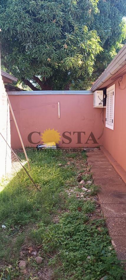 BONITA CASA DE 3 DORMITORIOS Y COCHERA. B° YACIRETA. POSADAS, MISIONES. ALQUILER