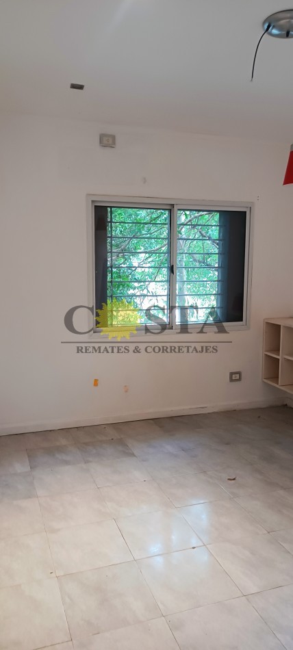 MODERNO CHALET CON COCHERAS, PISCINAS Y QUINCHO. POSADAS, MISIONES.
