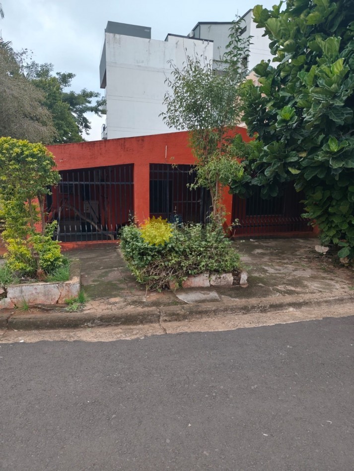 ESQUINA A 50 MTS. DE COSTANERA C/2 VIVENDAS A RECICLAR. VENTA. POSADAS, MISIONES