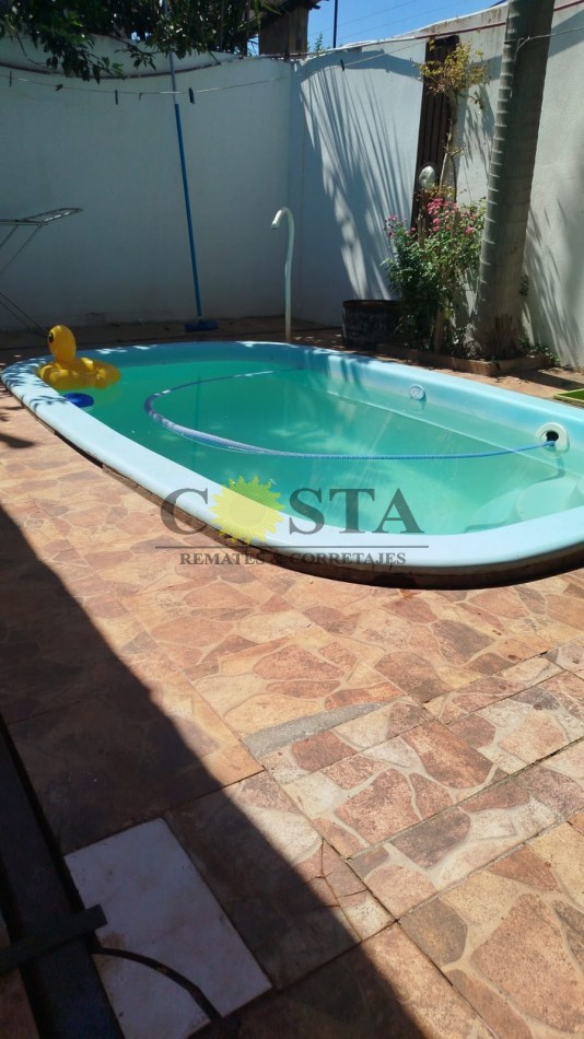 CASA DE 2 DORMITORIOS, COCHERA Y PISCINA, B° BELGRANO. POSADAS, MISIONES.