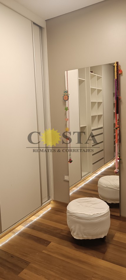 MODERNO CHALET CON COCHERAS, PISCINAS Y QUINCHO. POSADAS, MISIONES.