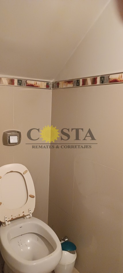 MODERNO CHALET CON COCHERAS, PISCINAS Y QUINCHO. POSADAS, MISIONES.