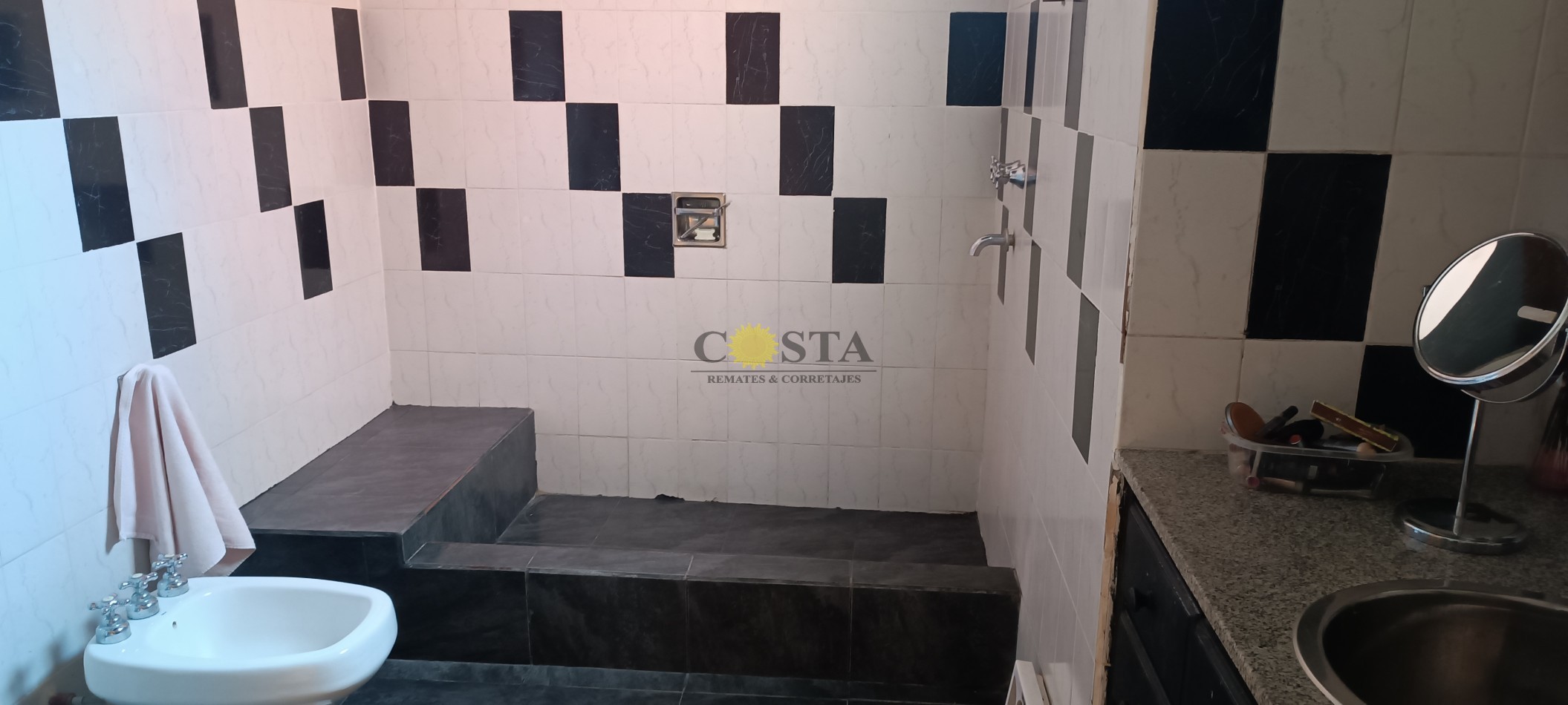 CASA DE 3 DORMITORIOS Z/AVILA Y ANTONIO LLAMAS. POSADAS. MISIONES. VENTA.