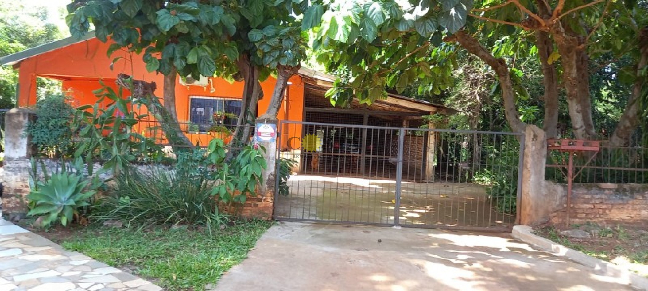 CASA DE 3 DORMITORIOS SOBRE GRAN LOTE. VILLA LANUS, POSADAS. MISIONES. VENTA.