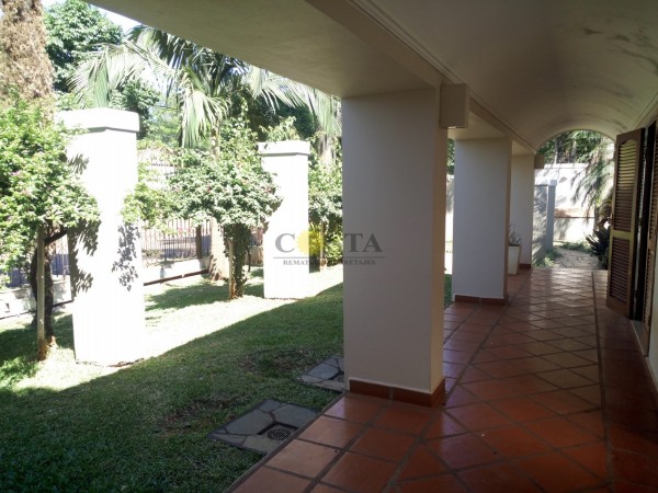 GRAN CHALET EN VILLA LANUS. POSADAS MISIONES VENTA