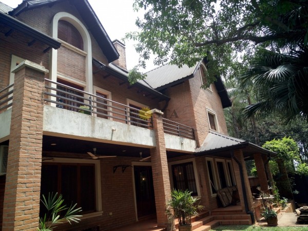 DISTINGUIDO CHALET Z/AVDAS. URQUIZA Y 115. POSADAS MISIONES VENTA