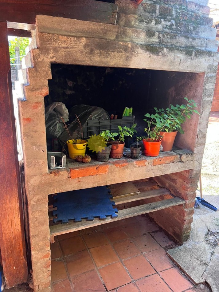 CASA DE 3 DORMITORIOS Y COCHERA, EN B° INDEPENDENCIA. VENTA. POSADAS, MISIONES
