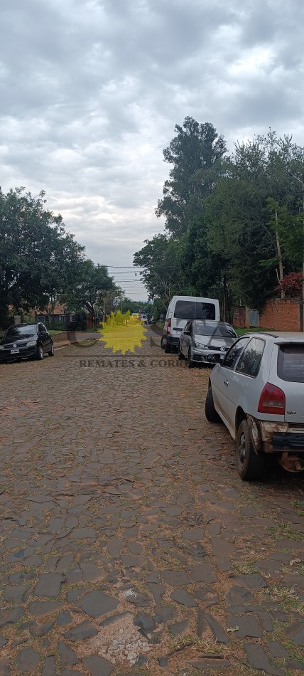 AMPLIA CASA DE 3 DORMITORIOS, EN BARRIO 1° DE MAYO. POSADAS, MISIONES. VENTA.