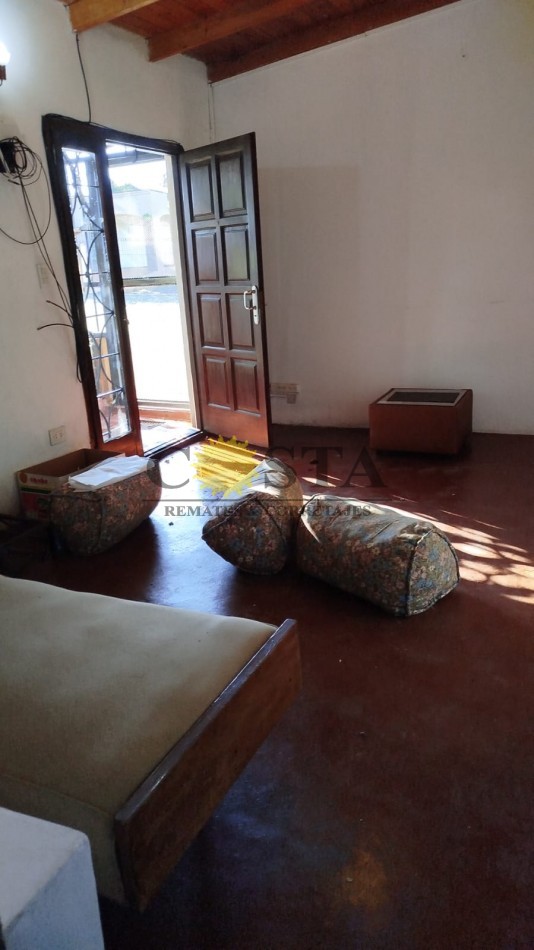 CASA DE 2 DORMITORIOS, COCHERA Y PISCINA, B° BELGRANO. POSADAS, MISIONES.