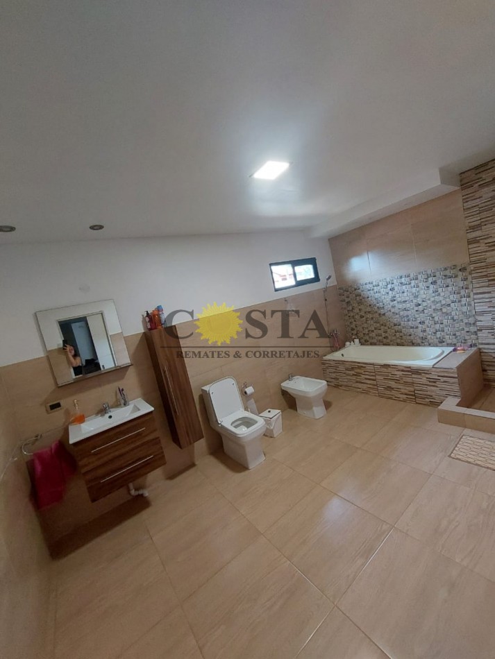 BELLO CHALET DE 3 DORMITORIOS, EN JARDIN AMERICA. MISIONES