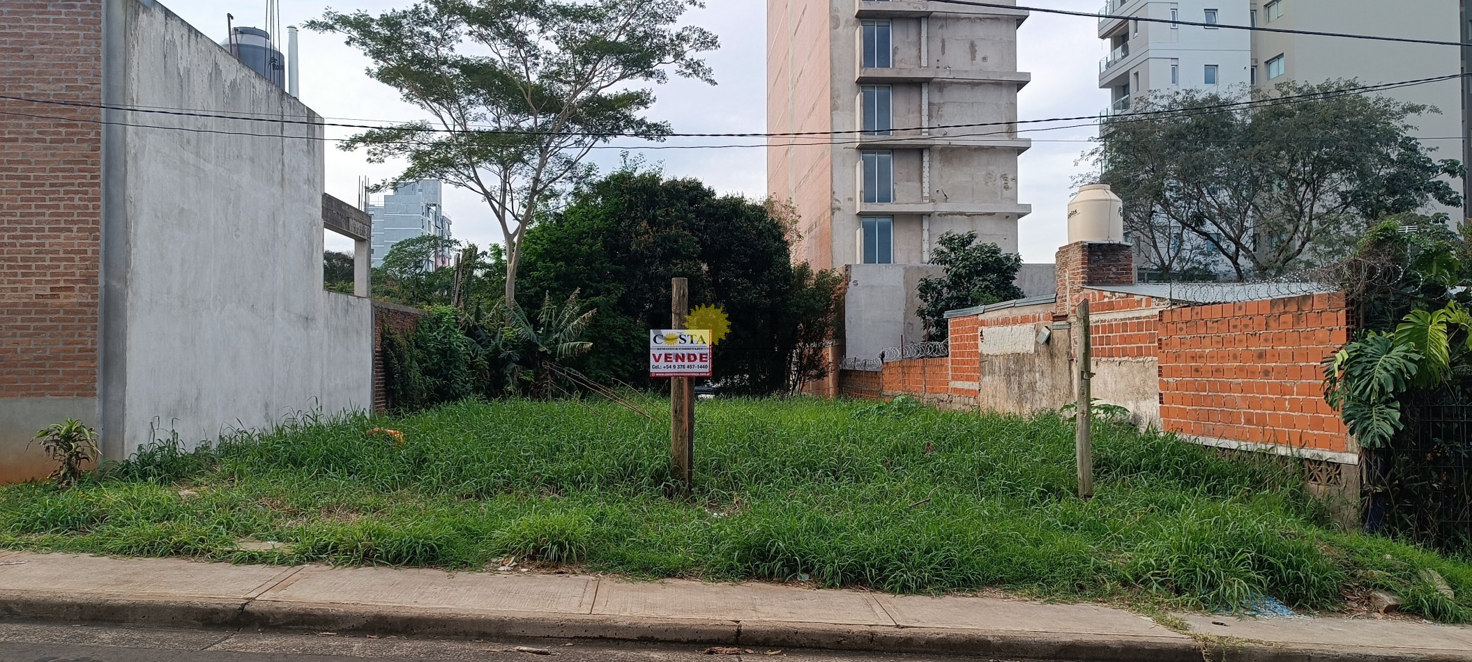 IMPORTANTE LOTE A 50 MTS. DE LOS CLUBES NAUTICOS DEL BRETE. 