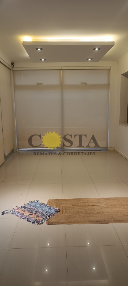 MODERNO CHALET CON COCHERAS, PISCINAS Y QUINCHO. POSADAS, MISIONES.