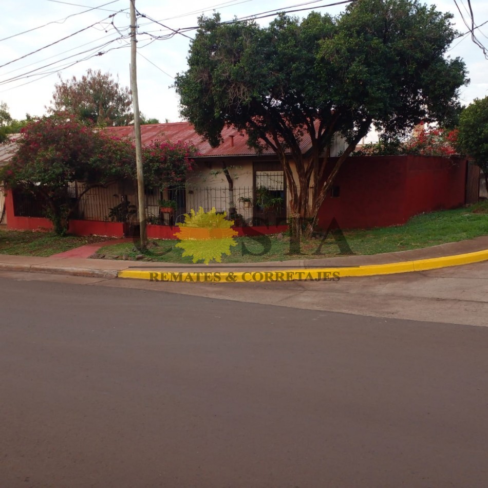 CASA DE 3 DORMITORIOS Y COCHERA EN CH. 240. POSADAS, MISIONES. VENTA