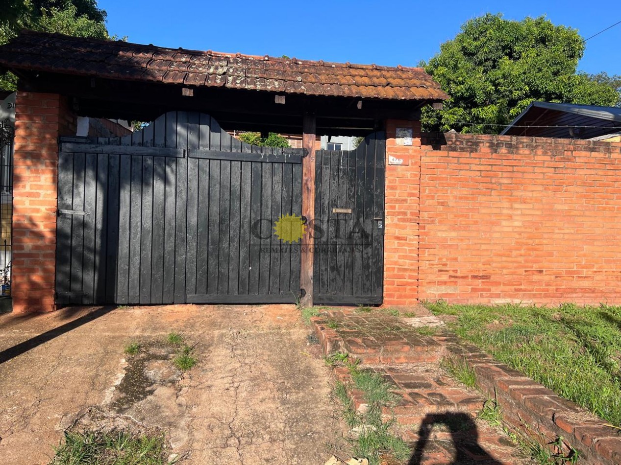 CASA DE 3 DORMITORIOS Y COCHERA, EN B° INDEPENDENCIA. VENTA. POSADAS, MISIONES