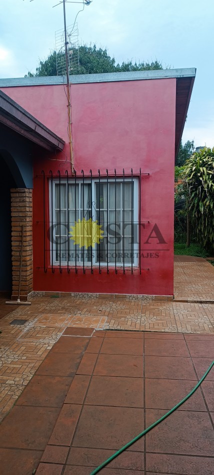 AMPLIA CASA DE 3 DORMITORIOS, EN BARRIO 1° DE MAYO. POSADAS, MISIONES. VENTA.
