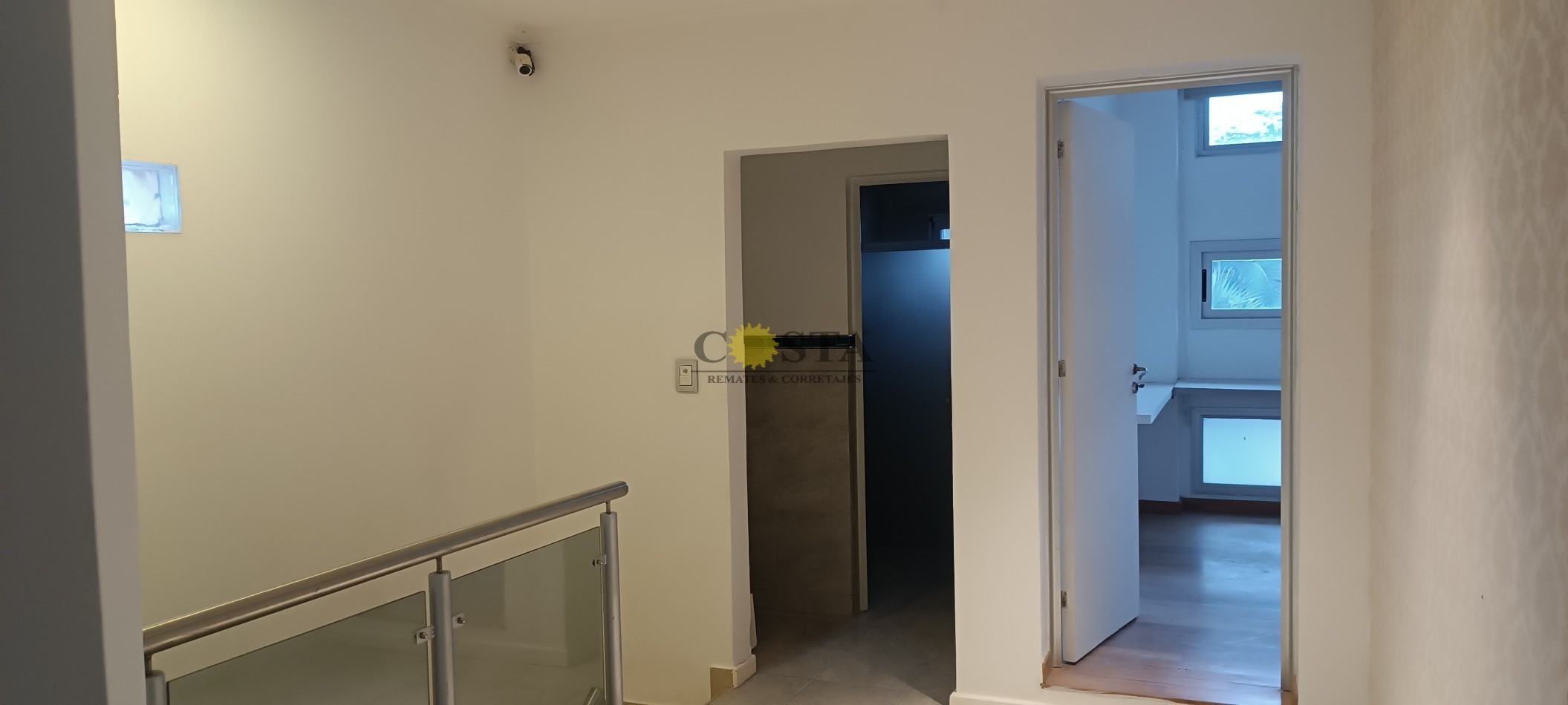 MODERNO CHALET CON COCHERAS, PISCINAS Y QUINCHO. POSADAS, MISIONES.