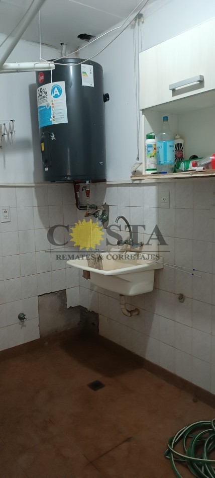 MODERNO CHALET CON COCHERAS, PISCINAS Y QUINCHO. POSADAS, MISIONES.