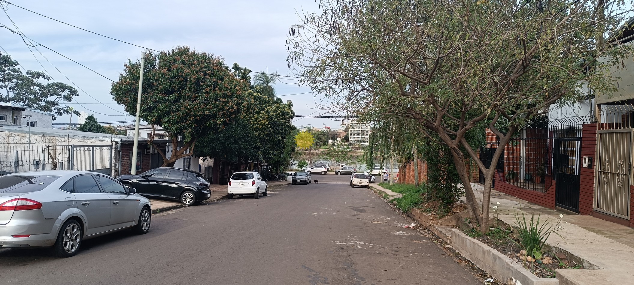 IMPORTANTE LOTE A 50 MTS. DE LOS CLUBES NAUTICOS DEL BRETE. 