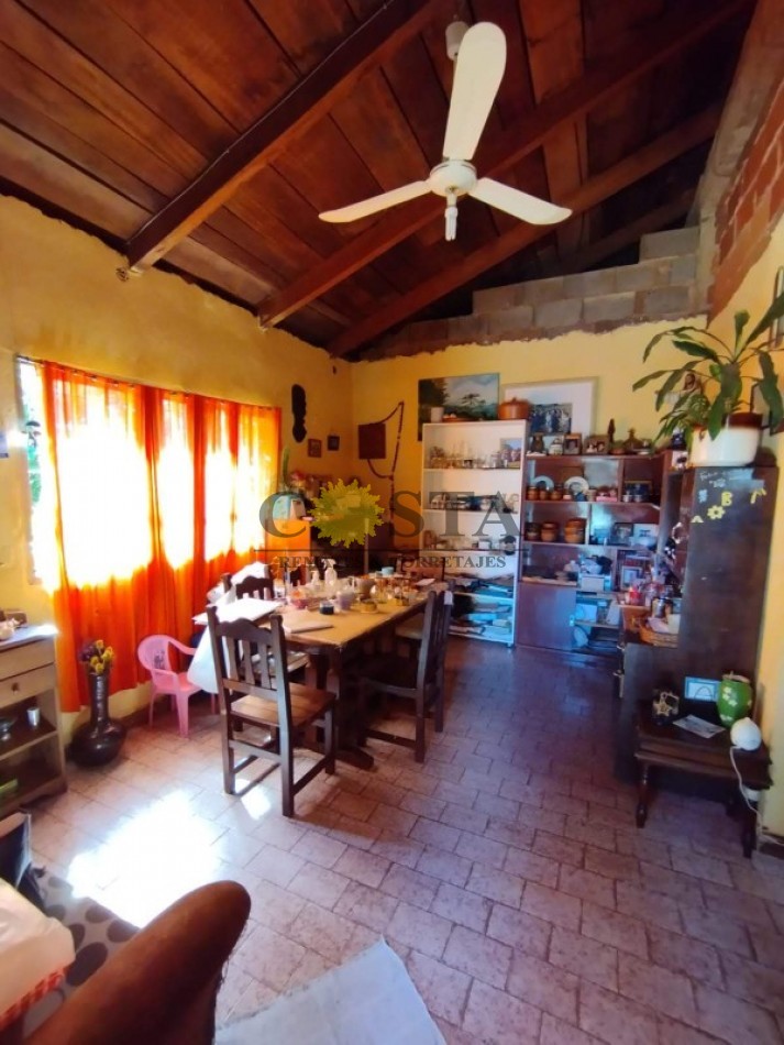 CASA DE 3 DORMITORIOS SOBRE GRAN LOTE. VILLA LANUS, POSADAS. MISIONES. VENTA.