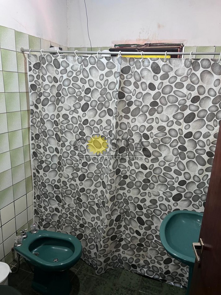 CASA DE 3 DORMITORIOS Y COCHERA, EN B° INDEPENDENCIA. VENTA. POSADAS, MISIONES