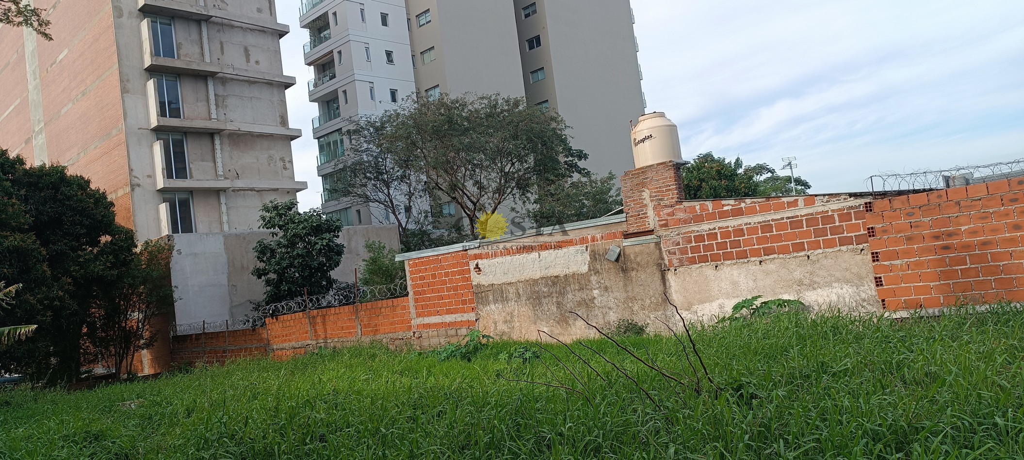 IMPORTANTE LOTE A 50 MTS. DE LOS CLUBES NAUTICOS DEL BRETE. 