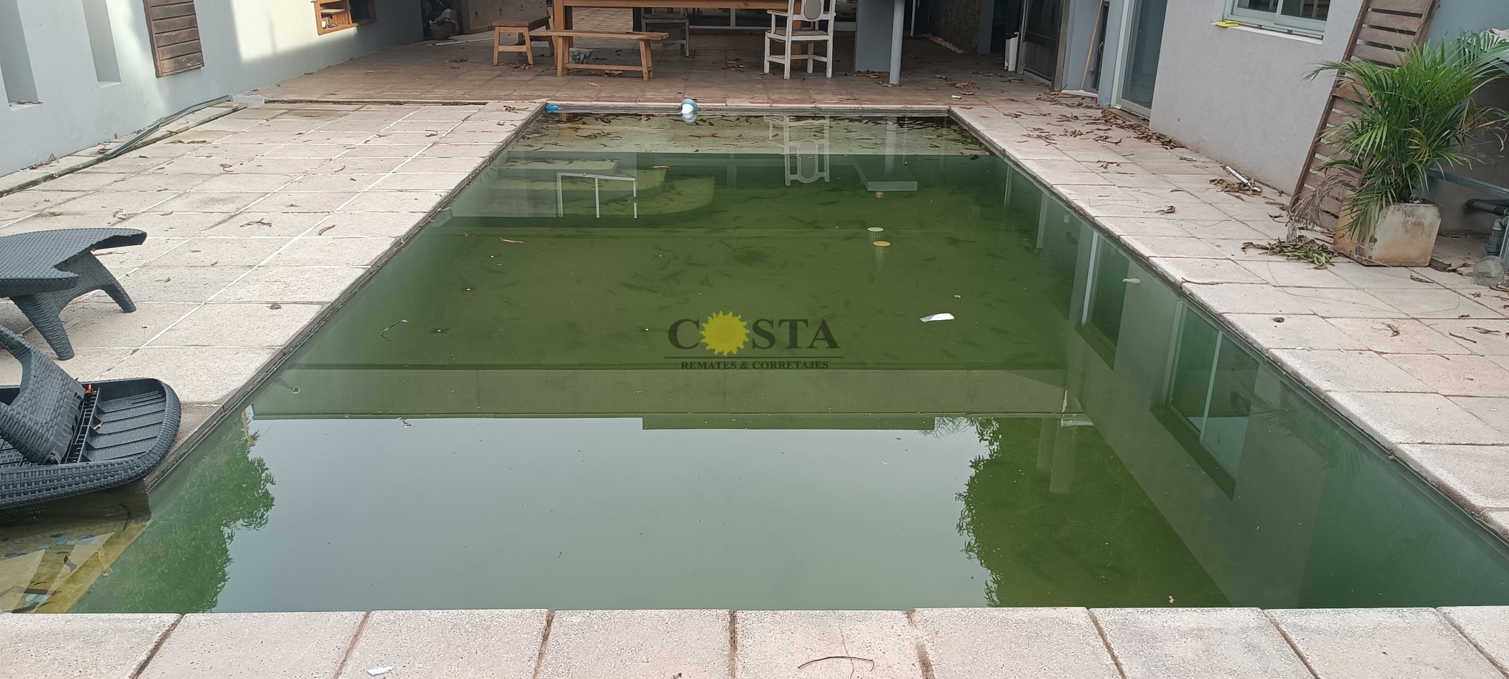 MODERNO CHALET CON COCHERAS, PISCINAS Y QUINCHO. POSADAS, MISIONES.