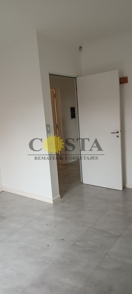 MODERNO CHALET CON COCHERAS, PISCINAS Y QUINCHO. POSADAS, MISIONES.