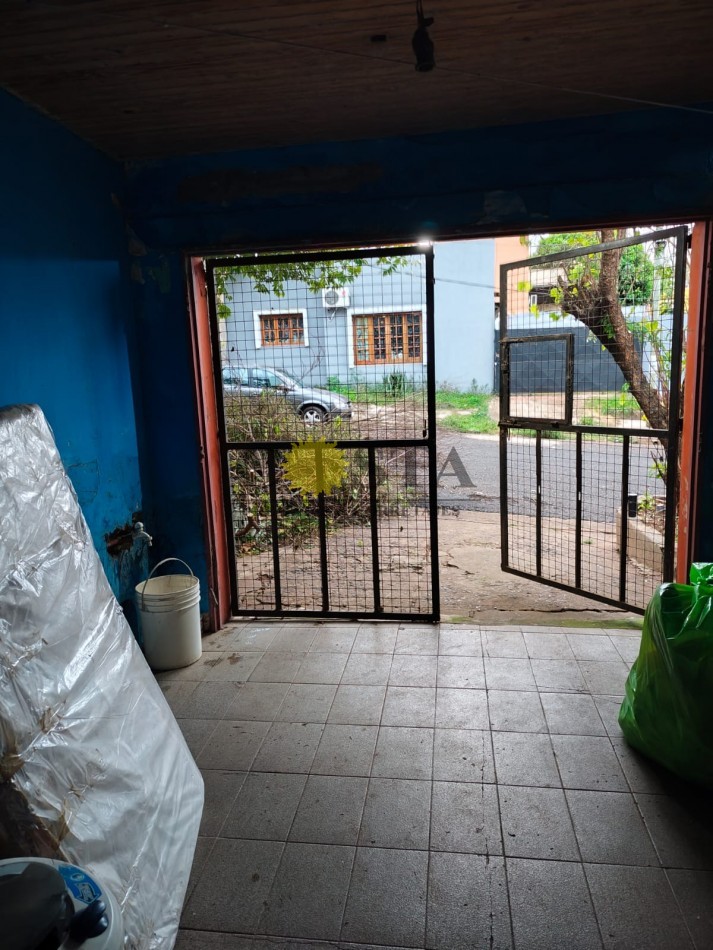 ESQUINA A 50 MTS. DE COSTANERA C/2 VIVENDAS A RECICLAR. VENTA. POSADAS, MISIONES
