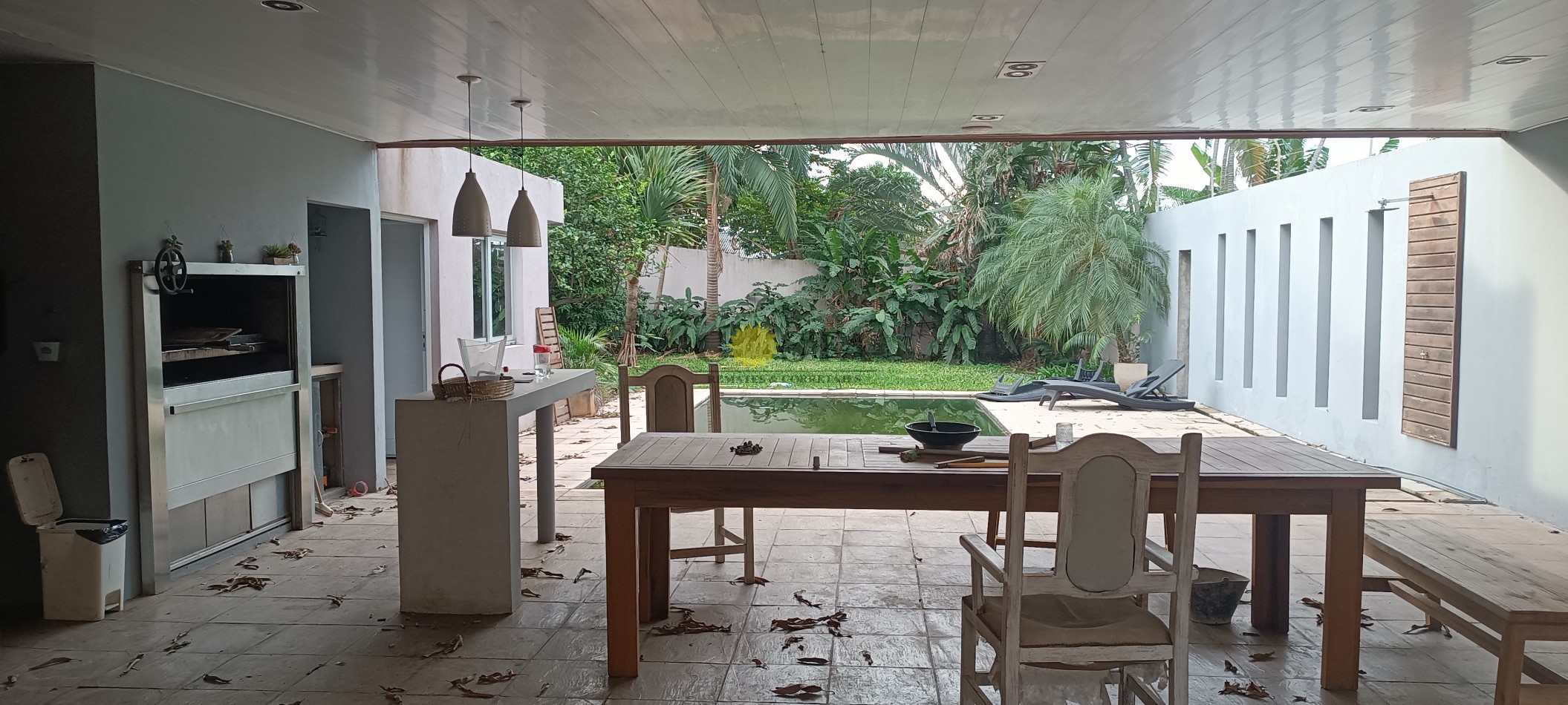 MODERNO CHALET CON COCHERAS, PISCINAS Y QUINCHO. POSADAS, MISIONES.