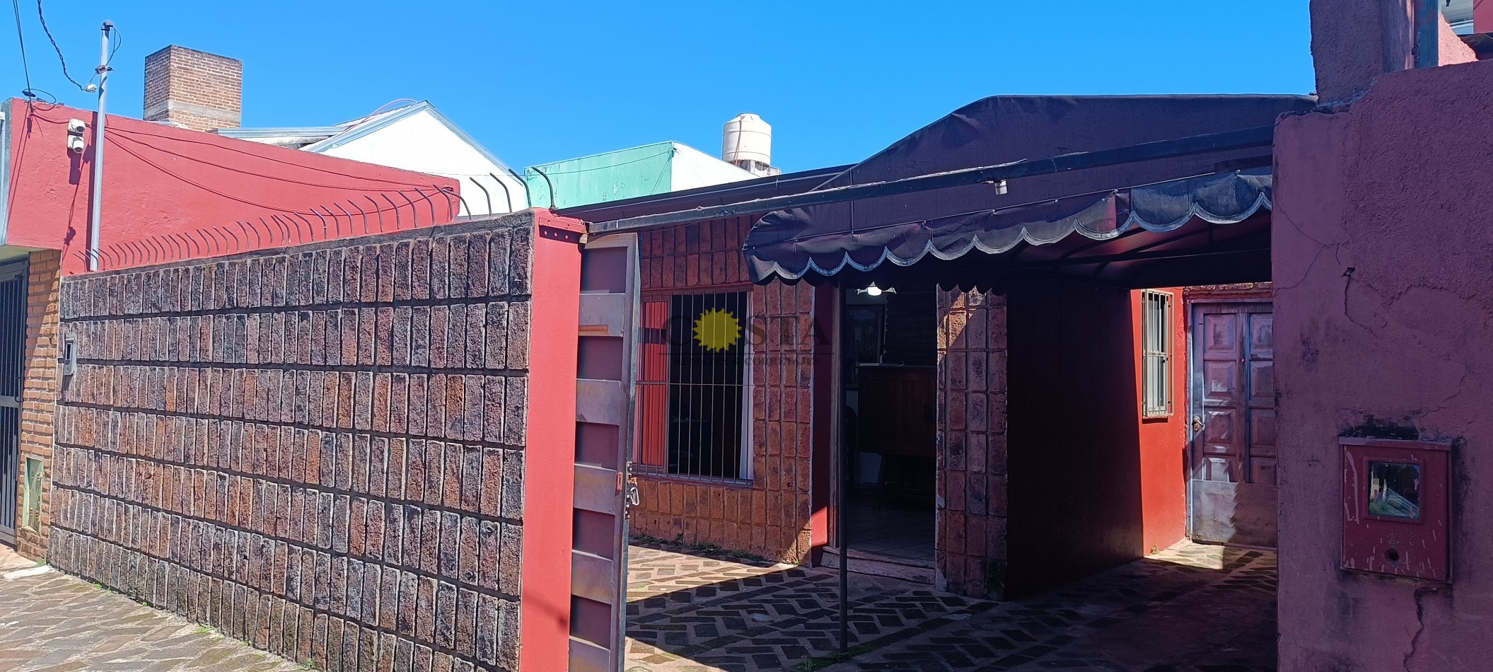 CASA DE 3 DORMITORIOS Z/AVILA Y ANTONIO LLAMAS. POSADAS. MISIONES. VENTA.