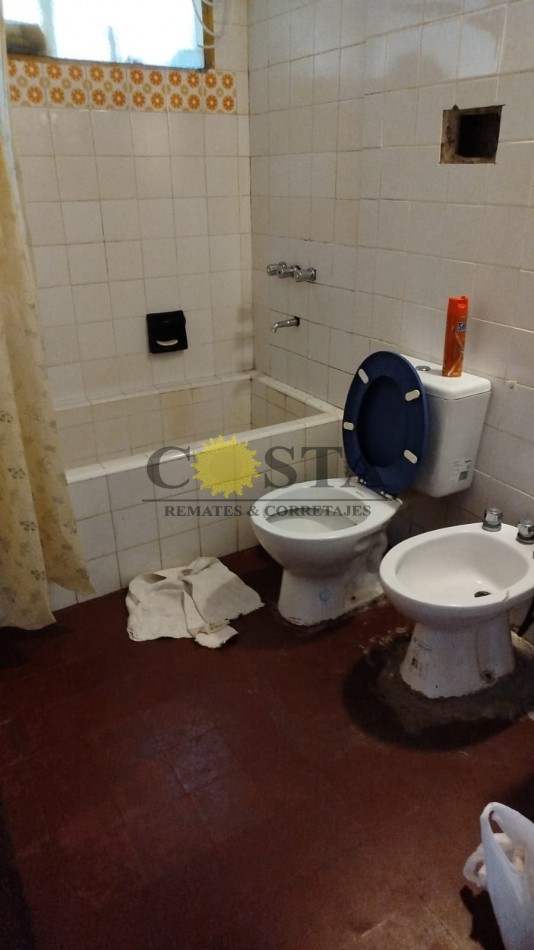 CASA DE 2 DORMITORIOS, COCHERA Y PISCINA, B° BELGRANO. POSADAS, MISIONES.