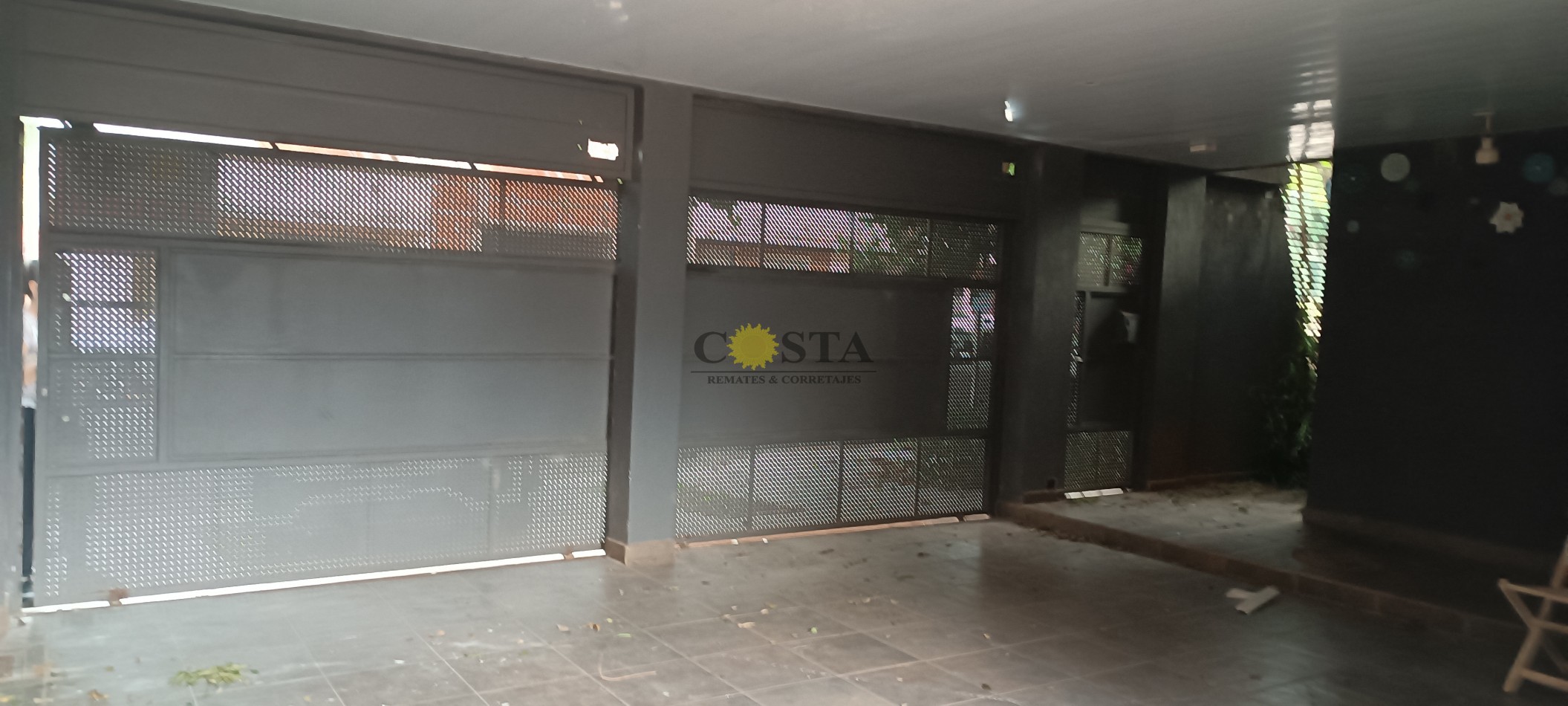 MODERNO CHALET CON COCHERAS, PISCINAS Y QUINCHO. POSADAS, MISIONES.
