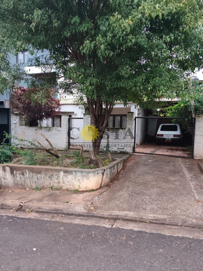 ESQUINA A 50 MTS. DE COSTANERA C/2 VIVENDAS A RECICLAR. VENTA. POSADAS, MISIONES