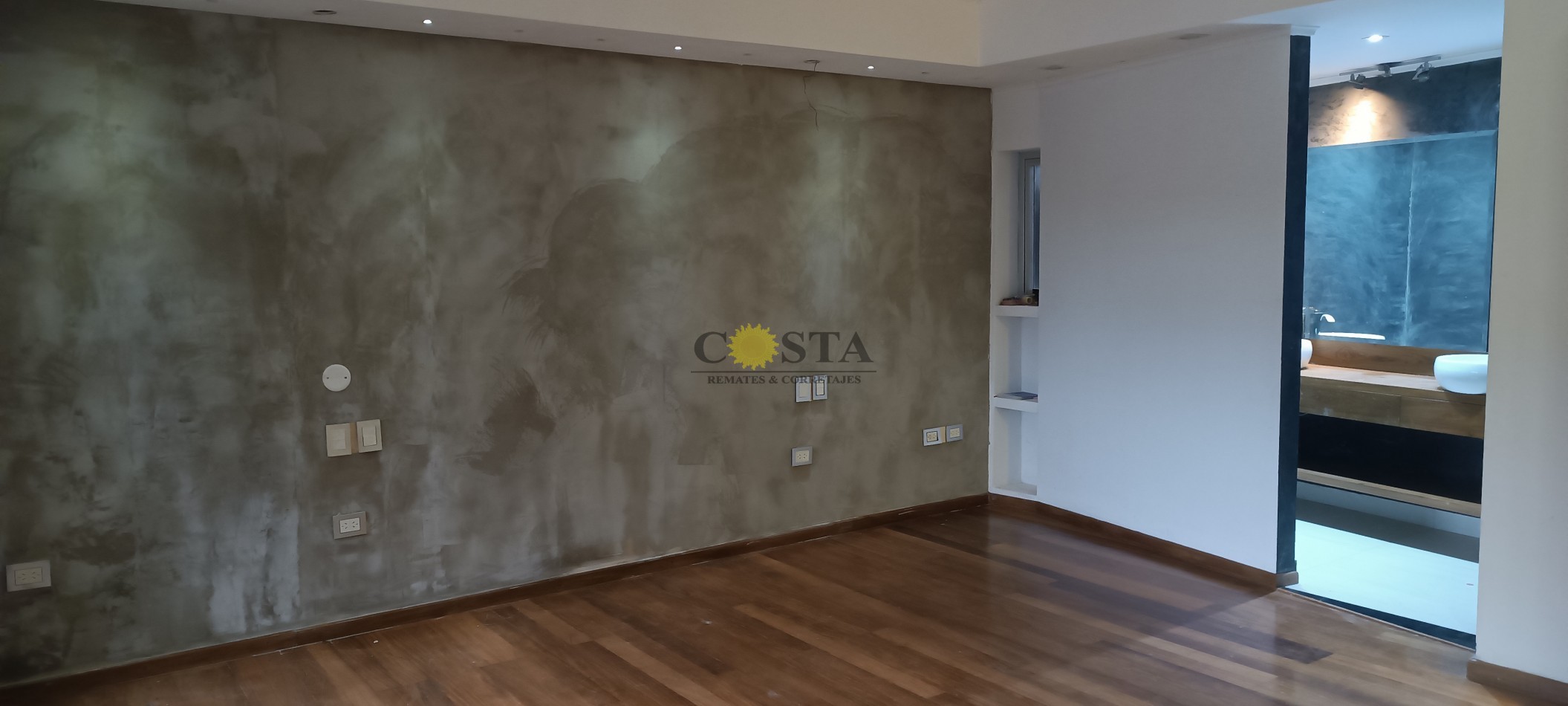 MODERNO CHALET CON COCHERAS, PISCINAS Y QUINCHO. POSADAS, MISIONES.