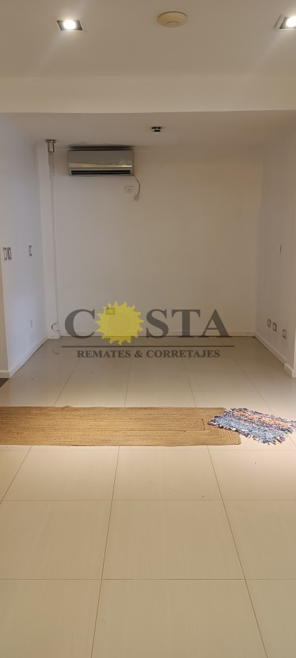 MODERNO CHALET CON COCHERAS, PISCINAS Y QUINCHO. POSADAS, MISIONES.