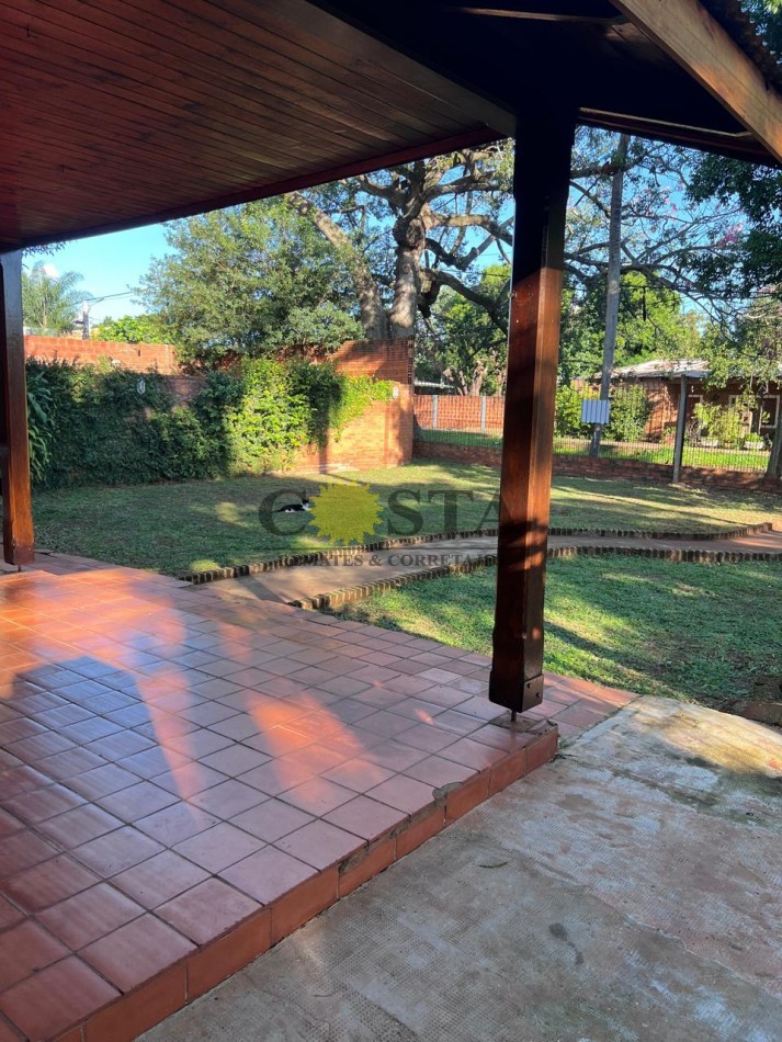 CASA DE 3 DORMITORIOS Y COCHERA, EN B° INDEPENDENCIA. VENTA. POSADAS, MISIONES