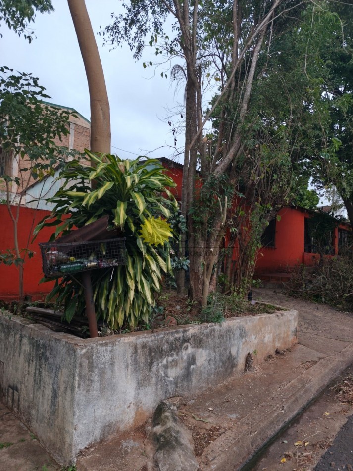 ESQUINA A 50 MTS. DE COSTANERA C/2 VIVENDAS A RECICLAR. VENTA. POSADAS, MISIONES