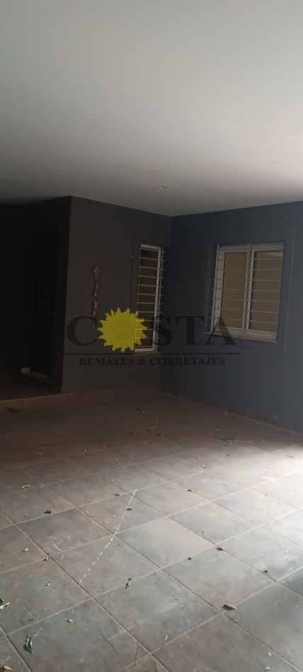 MODERNO CHALET CON COCHERAS, PISCINAS Y QUINCHO. POSADAS, MISIONES.
