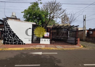 CASA DE 2 DORMITORIOS, COCHERA Y PISCINA, B° BELGRANO. POSADAS, MISIONES.